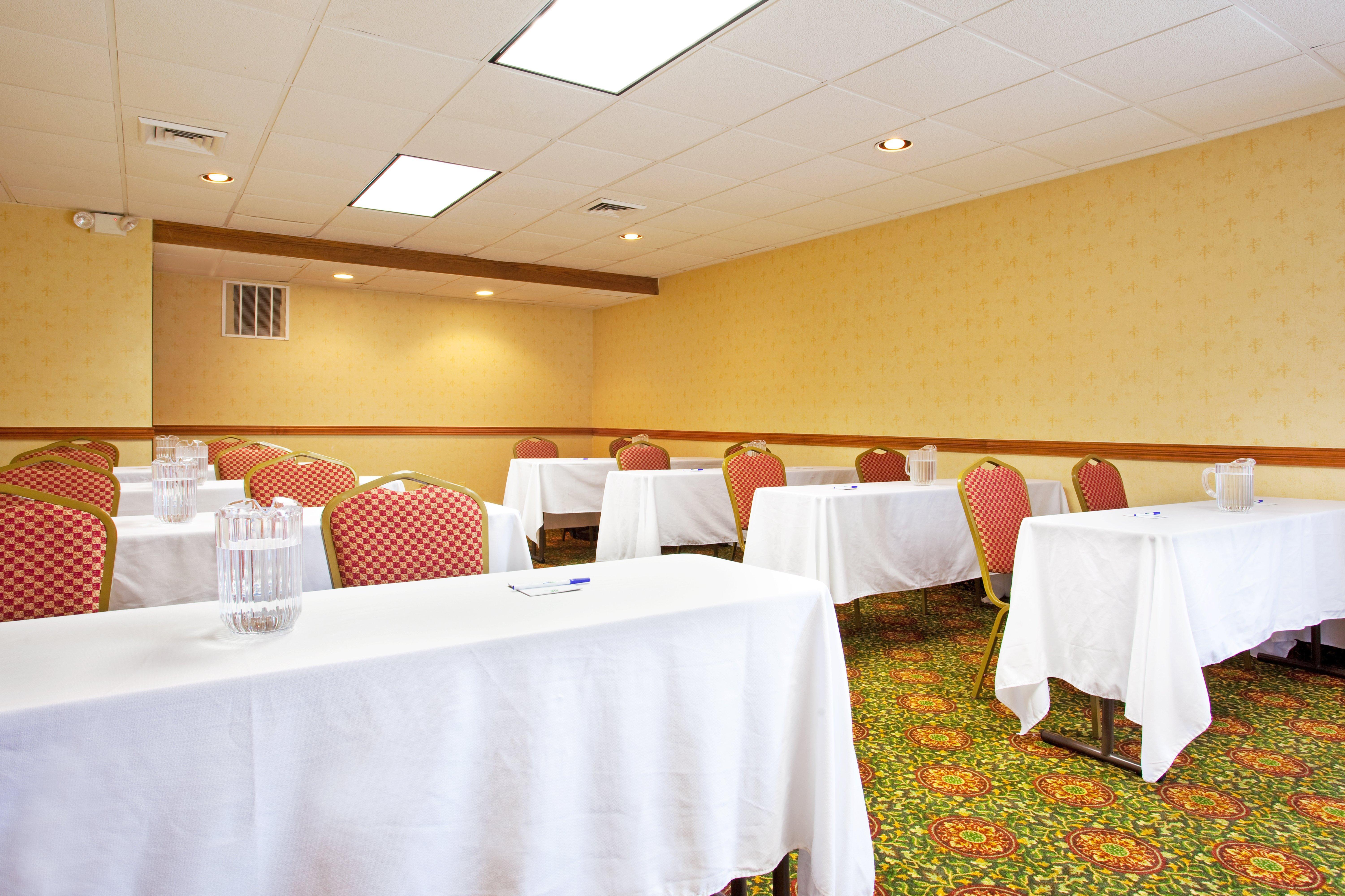 Candlewood Suites Grand Rapids Airport By Ihg Cascade Exterior photo