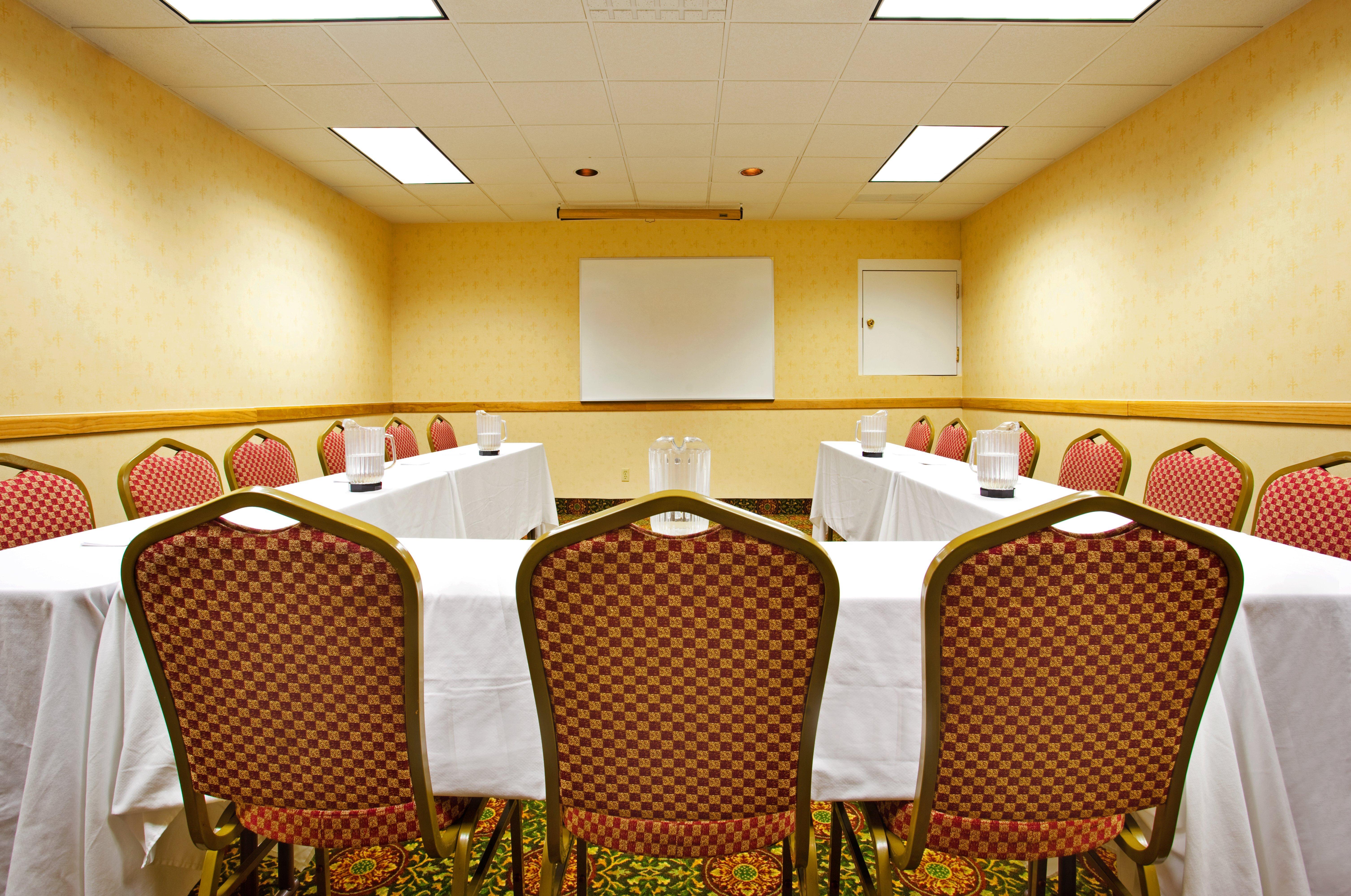 Candlewood Suites Grand Rapids Airport By Ihg Cascade Exterior photo