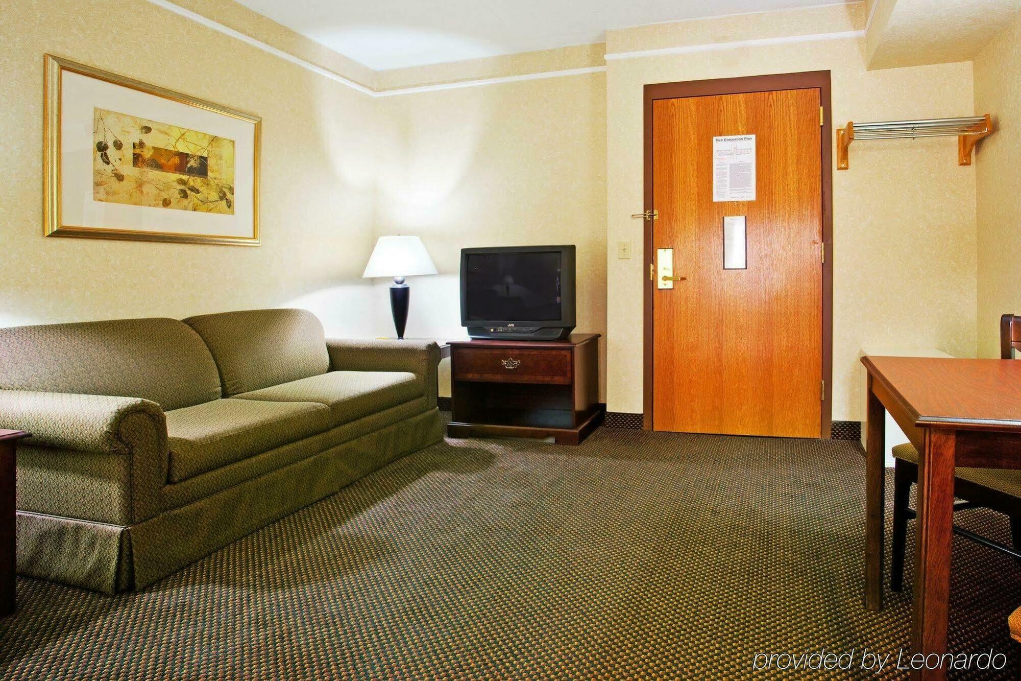 Candlewood Suites Grand Rapids Airport By Ihg Cascade Exterior photo