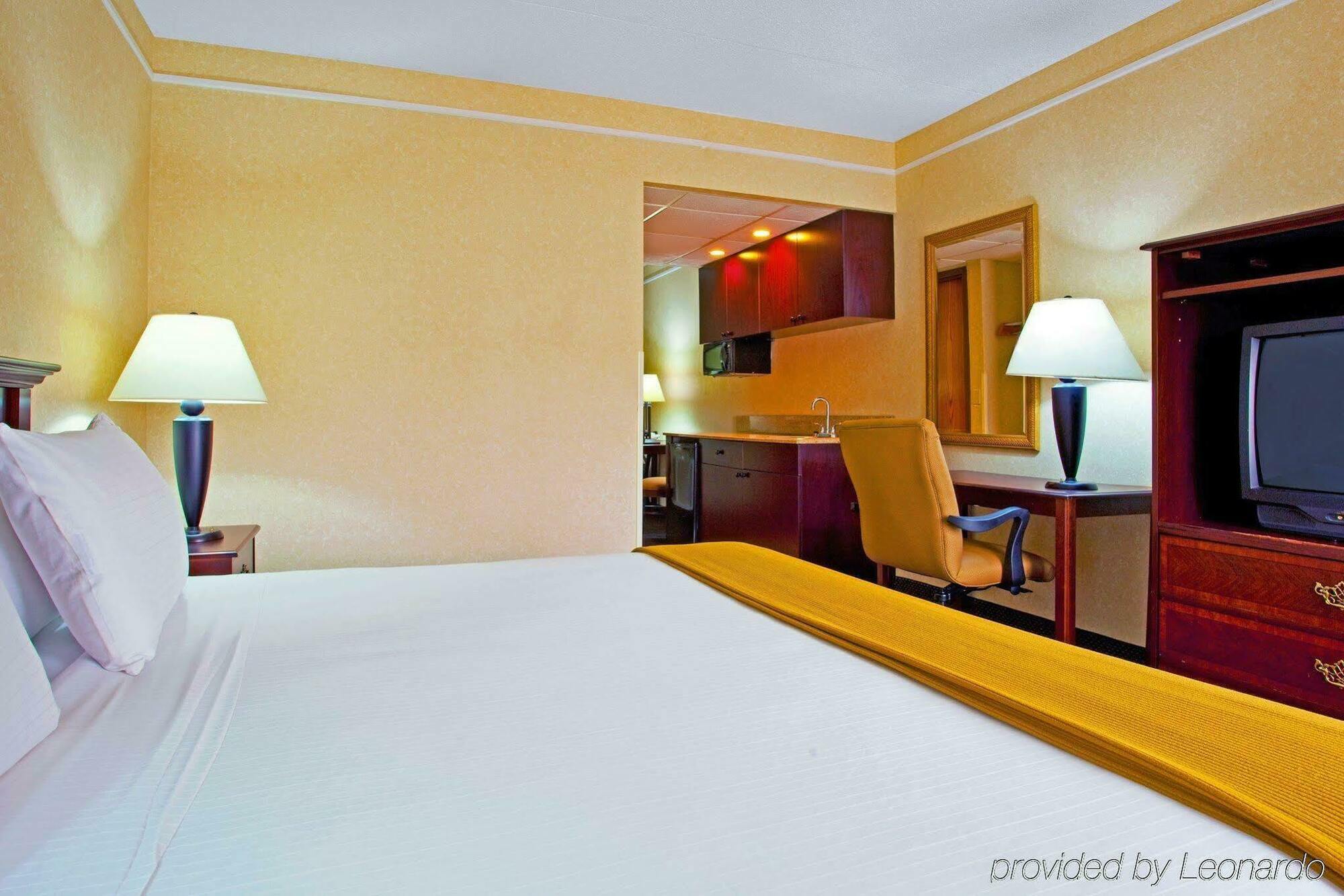 Candlewood Suites Grand Rapids Airport By Ihg Cascade Exterior photo